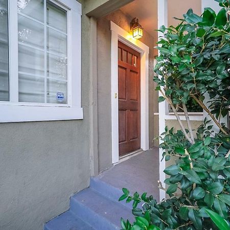 Stylish 2 Bed & 2 Bath At The Heart Of Hollywood With Free Parking - One Car Only Leilighet Los Angeles Eksteriør bilde