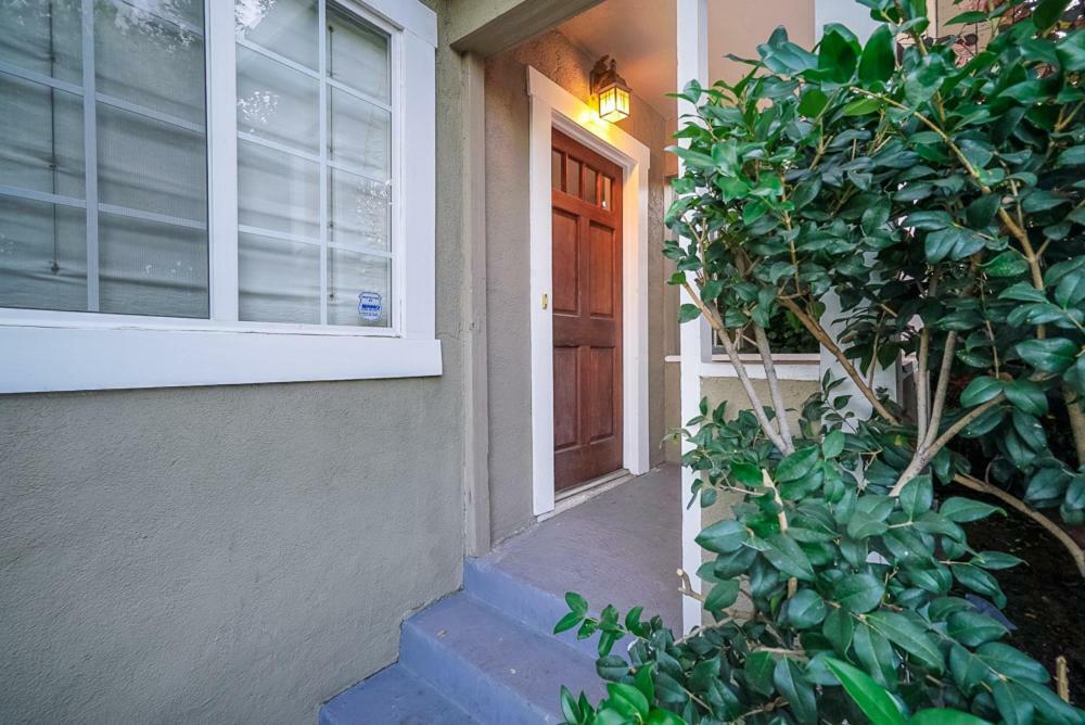 Stylish 2 Bed & 2 Bath At The Heart Of Hollywood With Free Parking - One Car Only Leilighet Los Angeles Eksteriør bilde